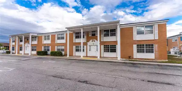 4158 TAMIAMI TRAIL
