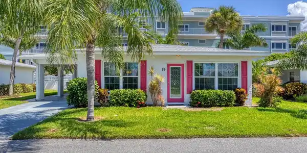 1977 BEACH ROAD