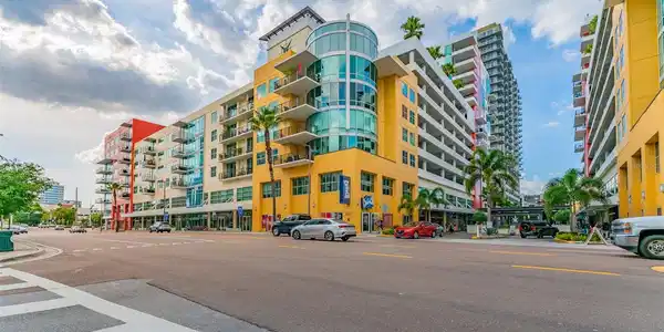 1120 E KENNEDY BOULEVARD