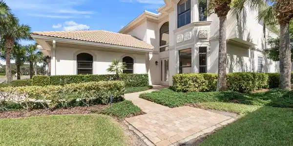 16 NORTHSHORE DRIVE