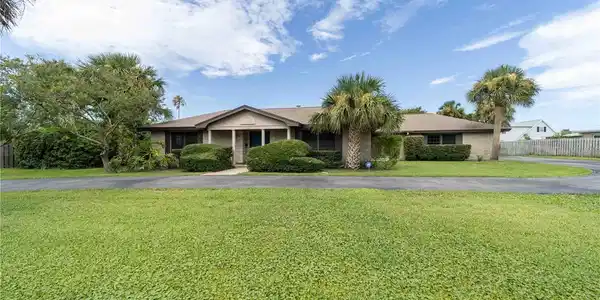 183 UNIVERSITY CIRCLE