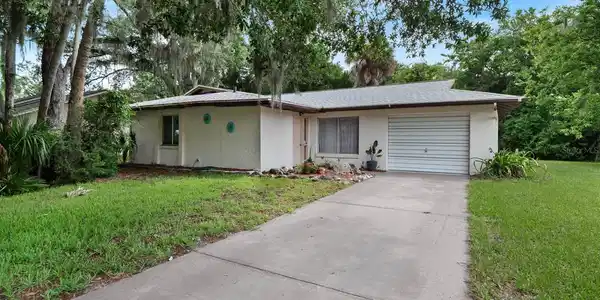 2 CROMPTON PLACE