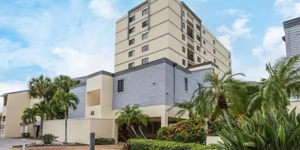700 GOLDEN BEACH BOULEVARD SW