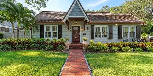 420 DRUID ROAD W