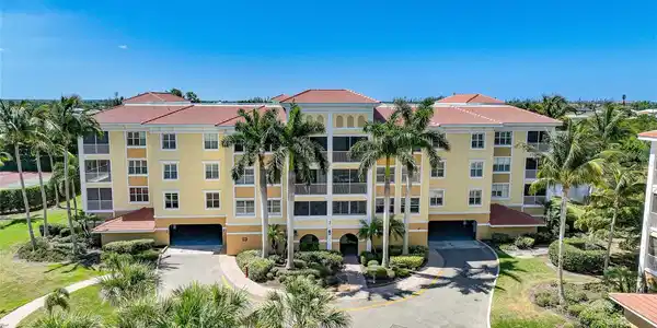 255 W END DRIVE