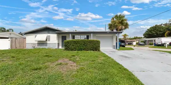 3242 JAMESTOWN DRIVE
