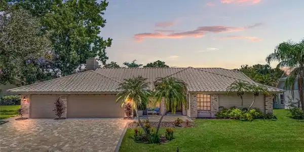 119 WOODCREEK DRIVE S