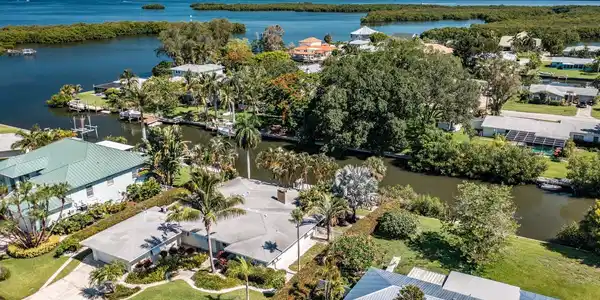 4385 POMPANO LANE