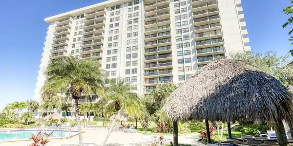 400 ISLAND WAY