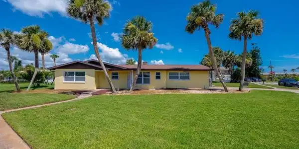 15 AQUA VISTA DRIVE