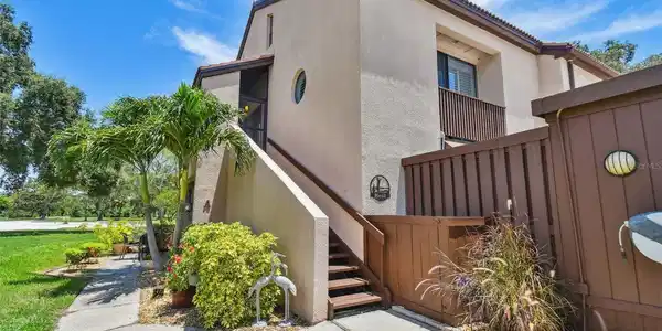 6305 PELICAN CREEK CROSSING