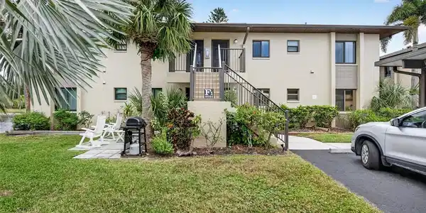 4044 OAKVIEW DRIVE
