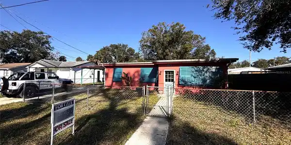 131 W PALM WAY