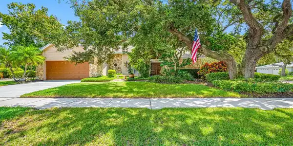 1100 BRAMBLEWOOD DRIVE
