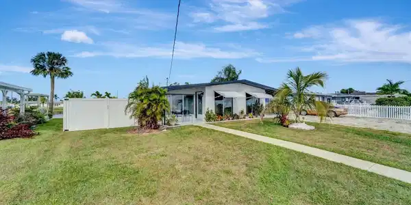551 LINDLEY TERRACE