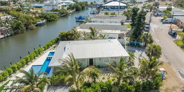 6401 MARINA DRIVE