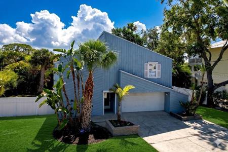 105 PETERSON LANE