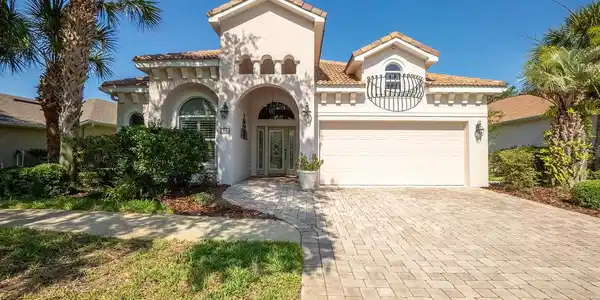 35 SOUTHLAKE DRIVE