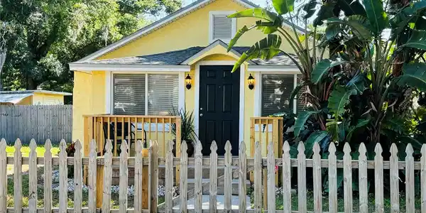 405 BOSTROM LANE