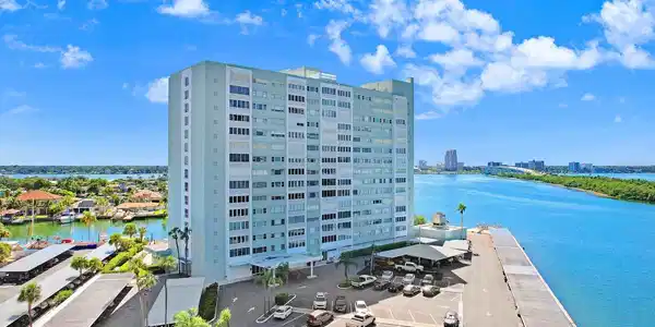 31 ISLAND WAY