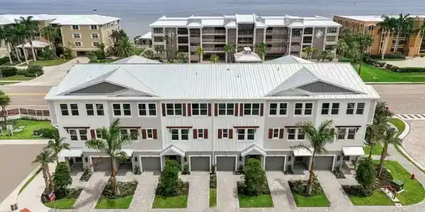 1624 COMPASS POINTE COURT