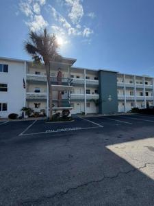 1832 SUNNY DRIVE