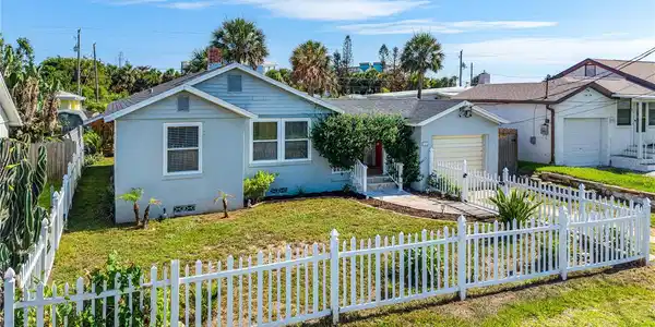 129 ROSALYN AVENUE