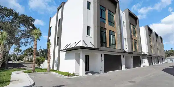 3002 W PLATT