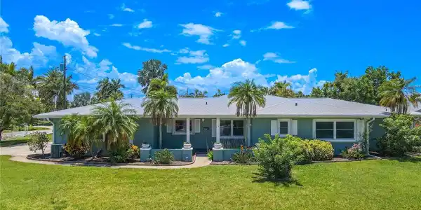 5565 OAKHURST DRIVE