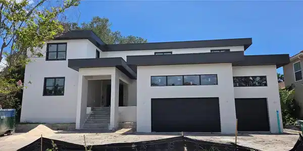 52 ALBEMARLE AVENUE