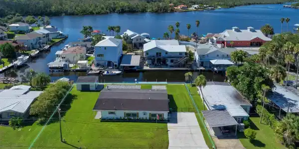 10306 W TWIN RIVER LANE