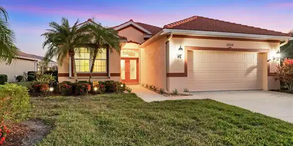 5733 WHITE JASMINE WAY