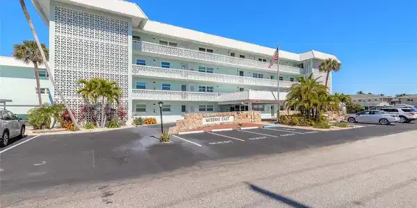 325 N CAUSEWAY