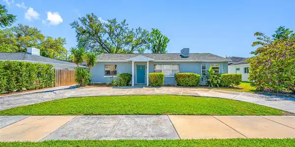 3310 W SWANN AVENUE