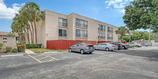 2763 WOODGATE LANE