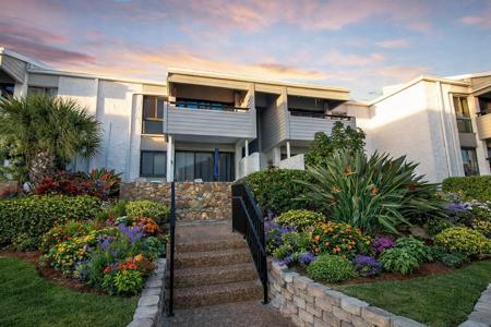 1555 TARPON CENTER DRIVE