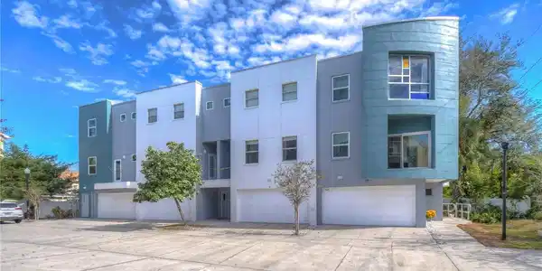 3405 W SWANN AVENUE