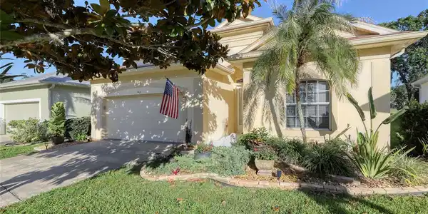 565 GREENLEAF LANE