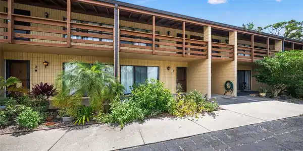 5 QUAILS RUN BOULEVARD