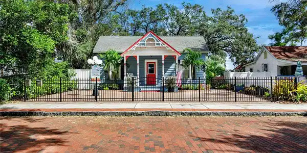 136 4TH AVENUE N