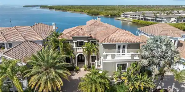 4118 CAUSEWAY VISTA DRIVE