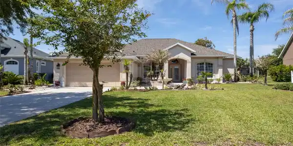 6 S LAKEWALK DRIVE