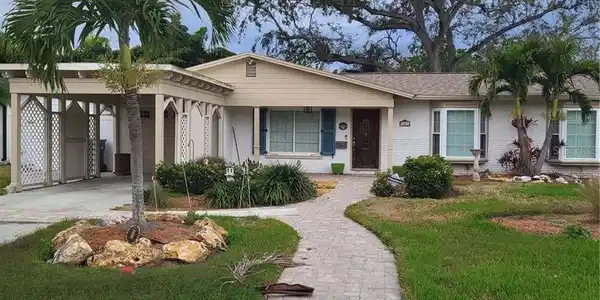 201 S TREASURE DRIVE E