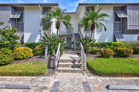 1128 W PEPPERTREE LANE