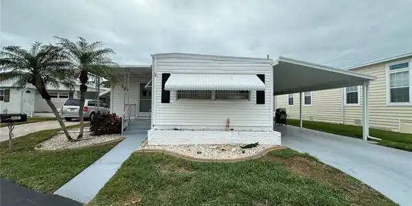 274 E OUTER DRIVE