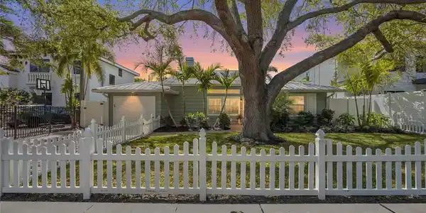 1920 WISTERIA STREET