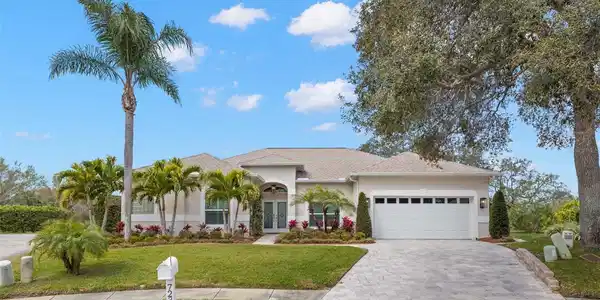 723 WATERSIDE COURT