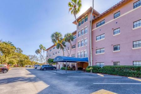 6100 GULFPORT BOULEVARD S