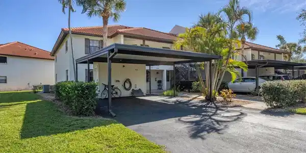 511 PINE HOLLOW CIRCLE