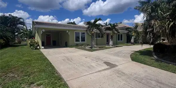 2426 FLORA LANE